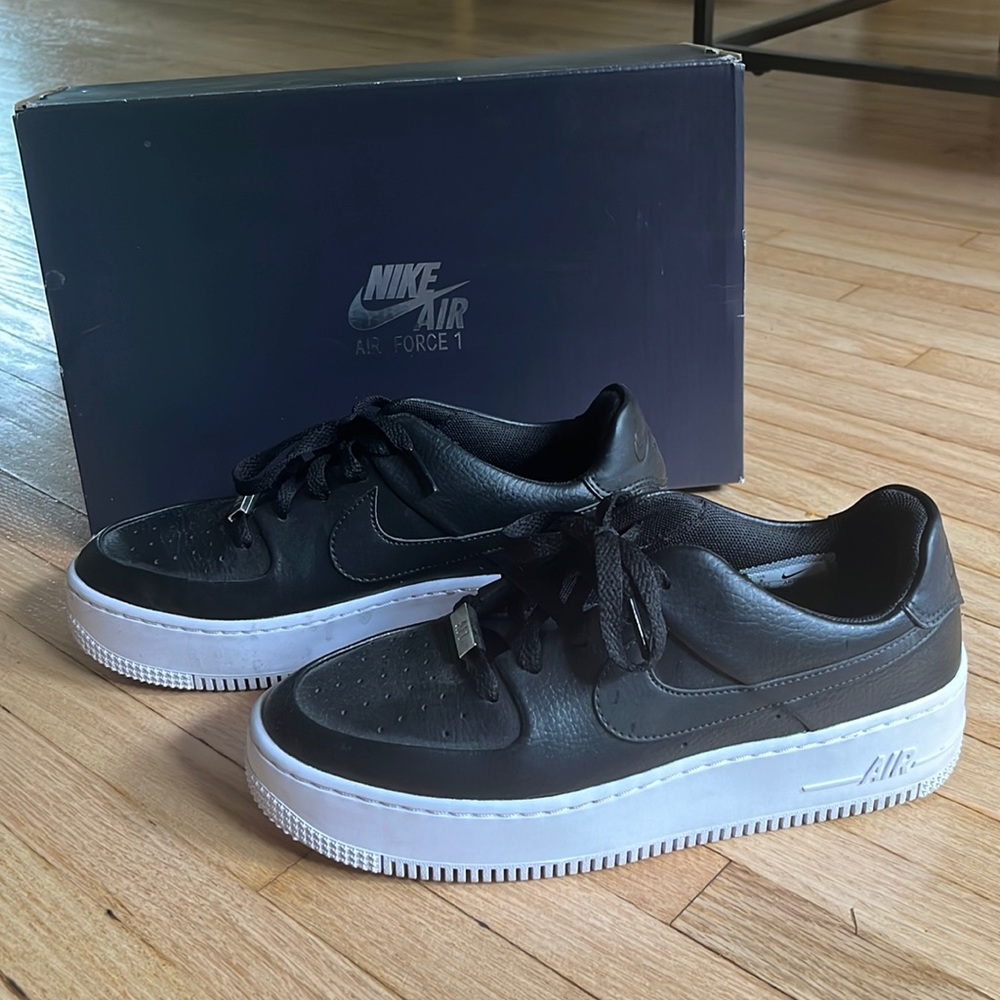 Sage low Nike Air Force one womens size 8 euc!!